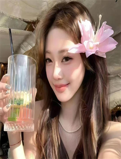 《外星恋》主题思想深度解读：核心意义与社会价值创新分析